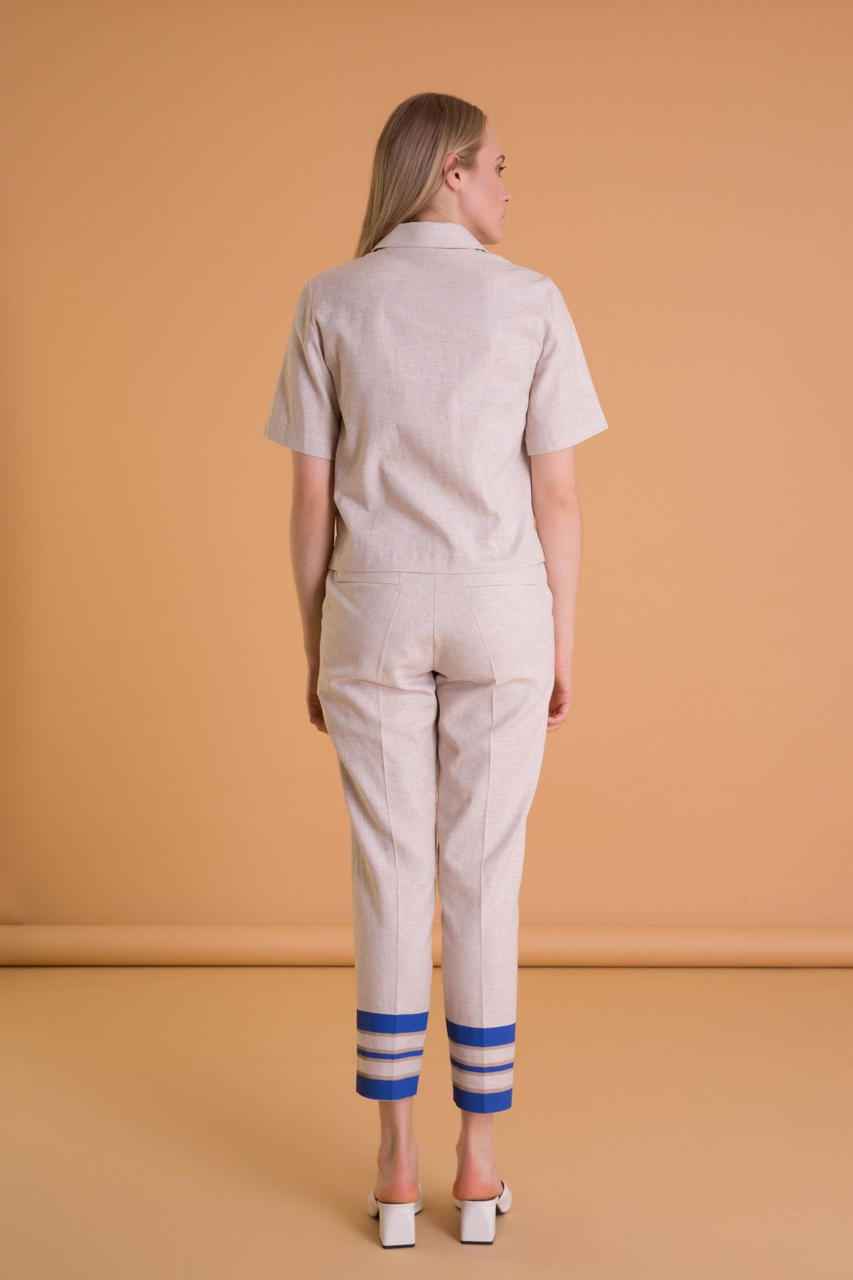 Şerit Detaylı Bilek Boy Bej Kumaş Pantolon