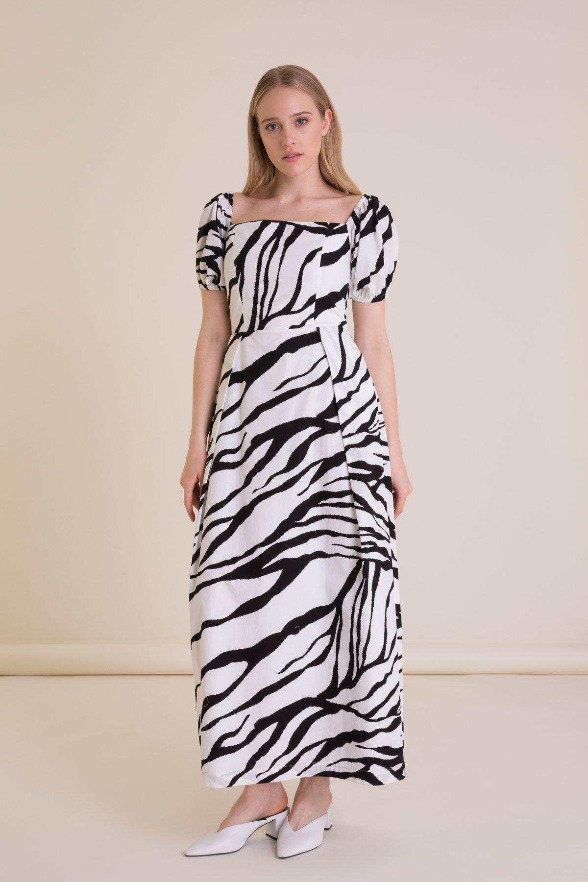 Zebra Desenli Açık Omuz Siyah Beyaz Uzun Elbise
