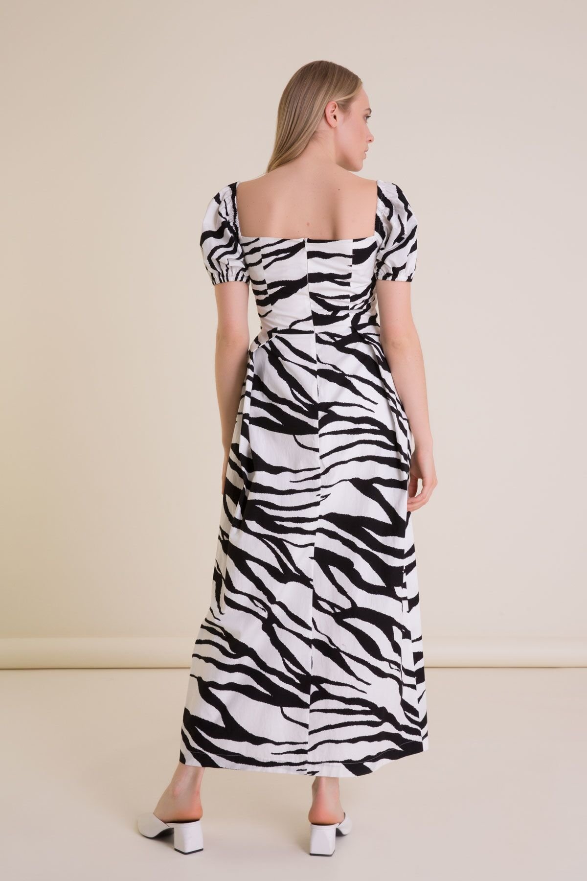 Zebra Desenli Açık Omuz Siyah Beyaz Uzun Elbise