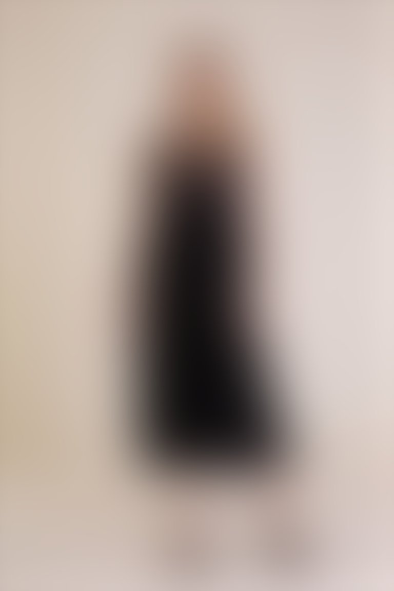 V Yaka Dantel Detaylı Askılı Siyah Midi Elbise