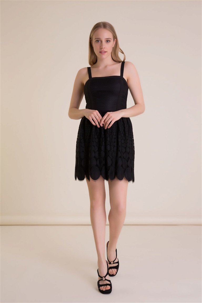  GIZIA - Dantel Detaylı Askılı Siyah Mini Elbise