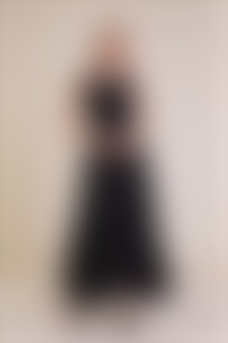 Puantiyeli V Yaka Askılı Uzun Siyah Elbise