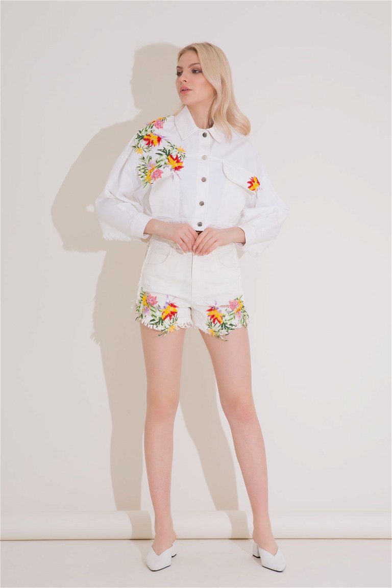 GIZIA - Floral Embroidery Detailed White Mini Jean Shorts