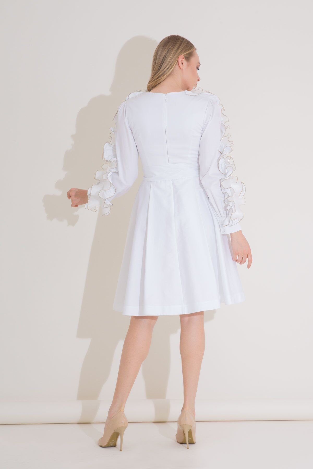Kol Fırfır Detaylı Kuşaklı Beyaz Poplin Elbise