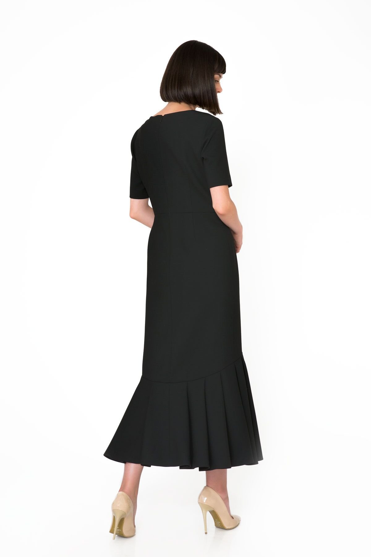 Broş Detaylı V Yaka Siyah Uzun Elbise