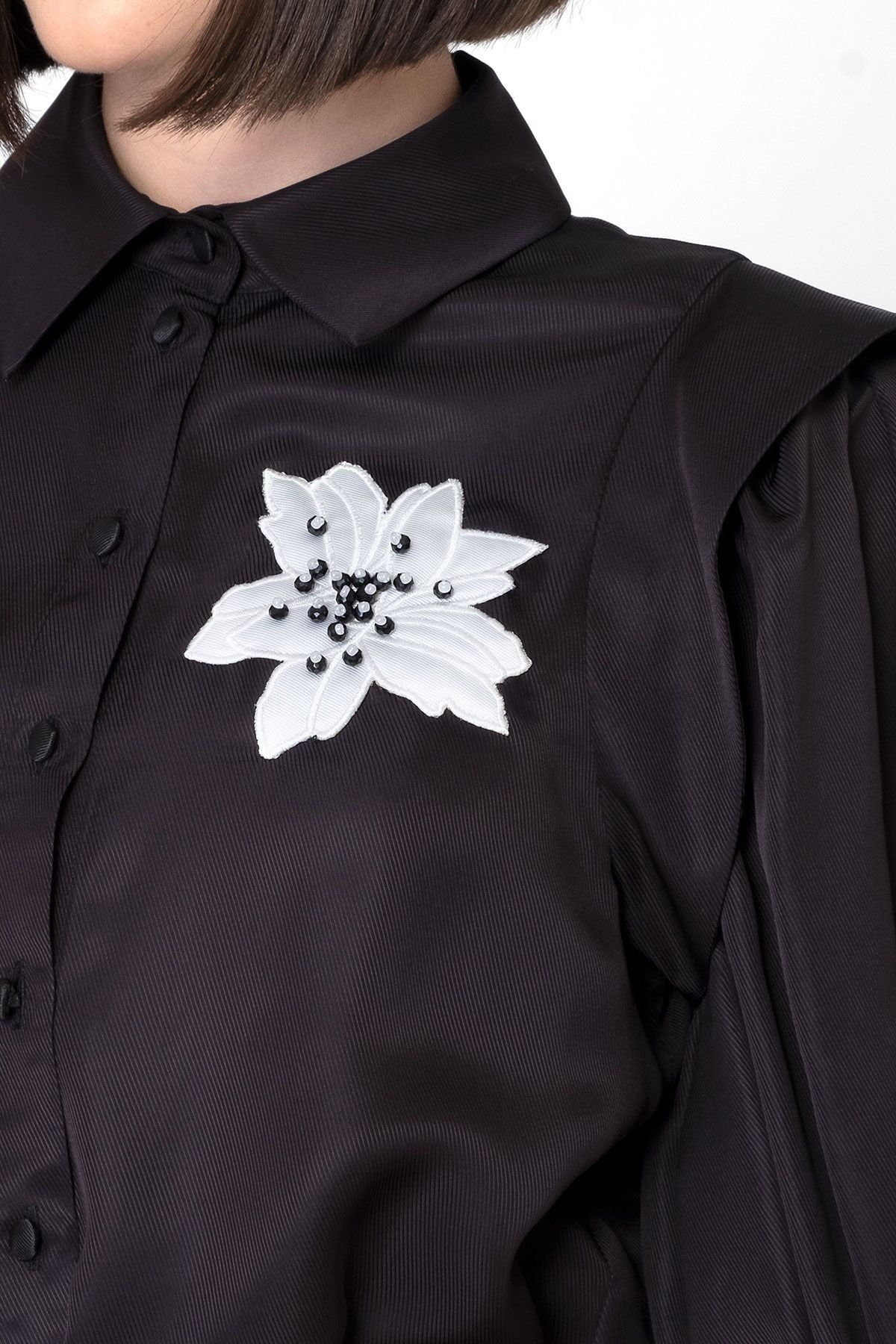 İşleme Çiçek Detaylı Siyah Gömlek