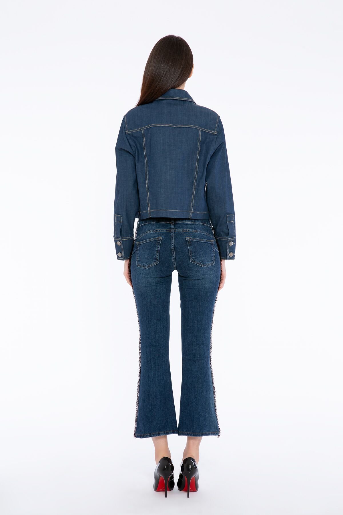 İşleme Detaylı Kısa Jean Ceket