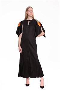 GIZIA - Kolları Nakış Detaylı Pileli Siyah Poplin Elbise