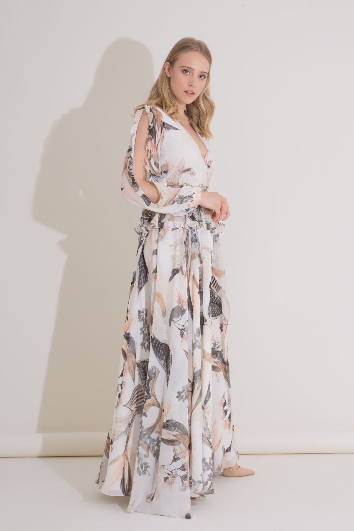 V Yaka, Uzun Kollu Fırfır Detaylı Şifon Elbise