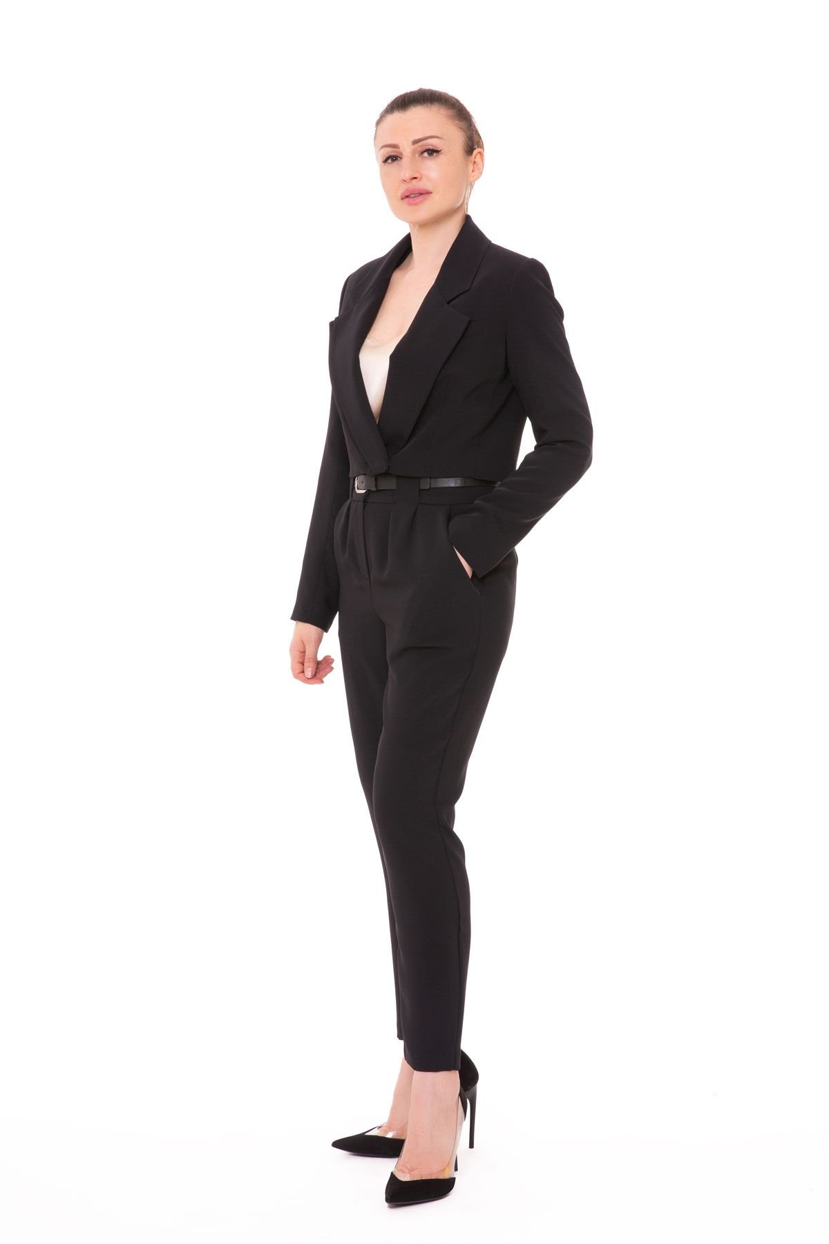 Deri Kemerli Dökümlü Kısa Ceketli Siyah Kadın Takım Elbise