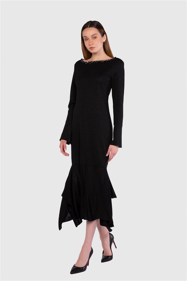 GIZIA - Volan Detaylı Yakası İşlemeli Siyah Uzun Triko Elbise