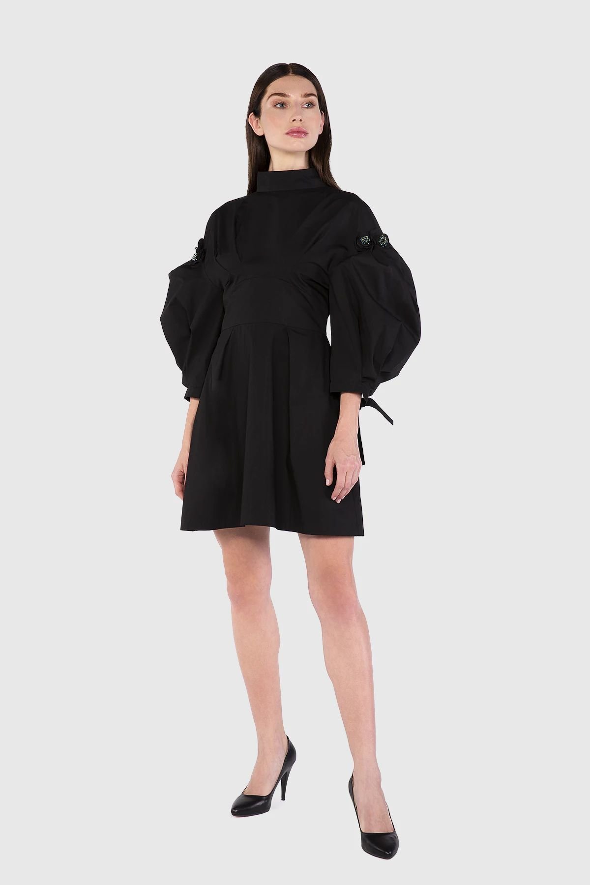 İşleme Detaylı Hacimli Kollu Mini Siyah Elbise