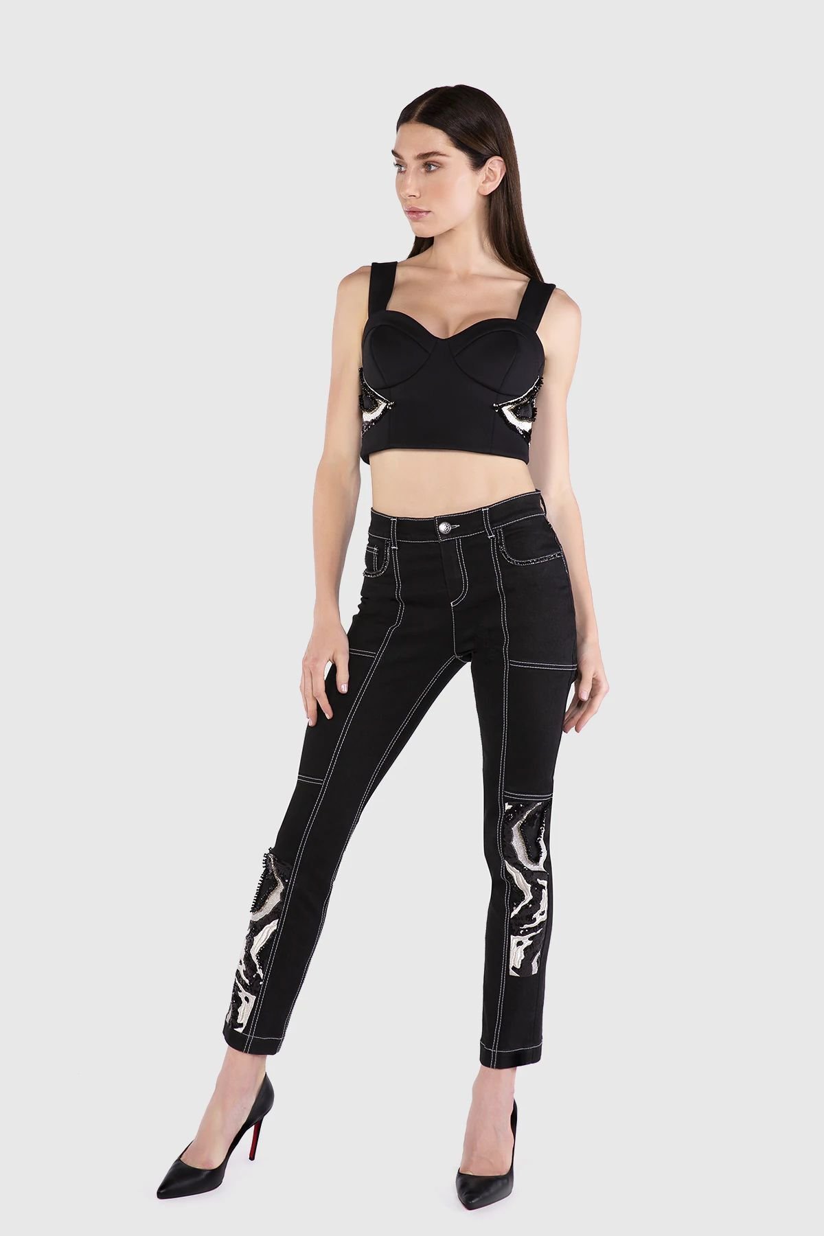 Kontrast Dikişli Paçadan Nakış Detaylı Siyah Skinny Jean
