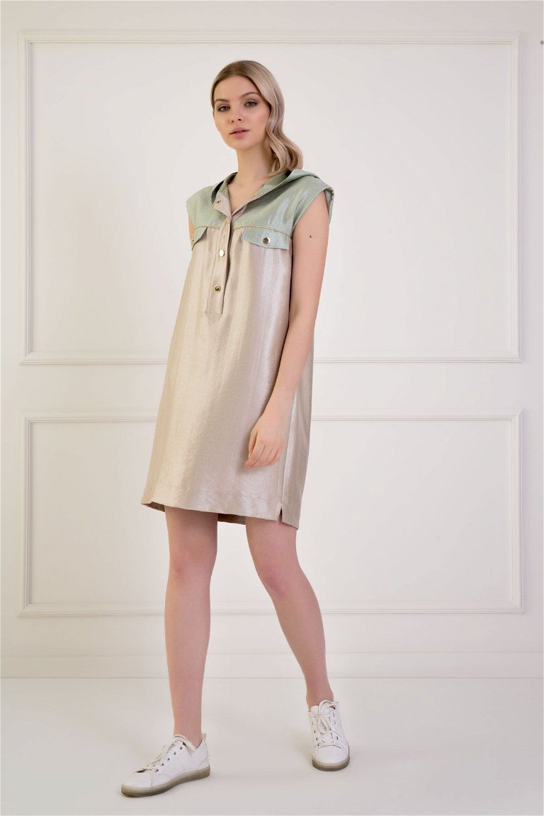 KIWE - Kontrast Renkli İki Cepli Kapşonlu Saten Bej Elbise