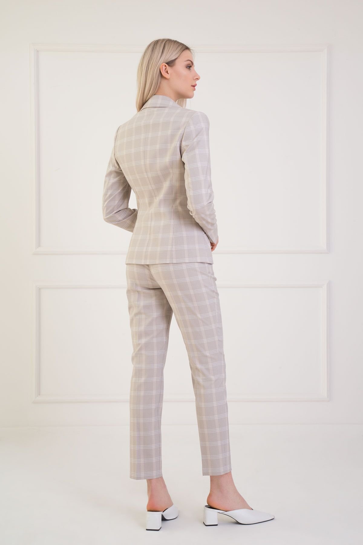 Mono Closure Beige Plaid Suit