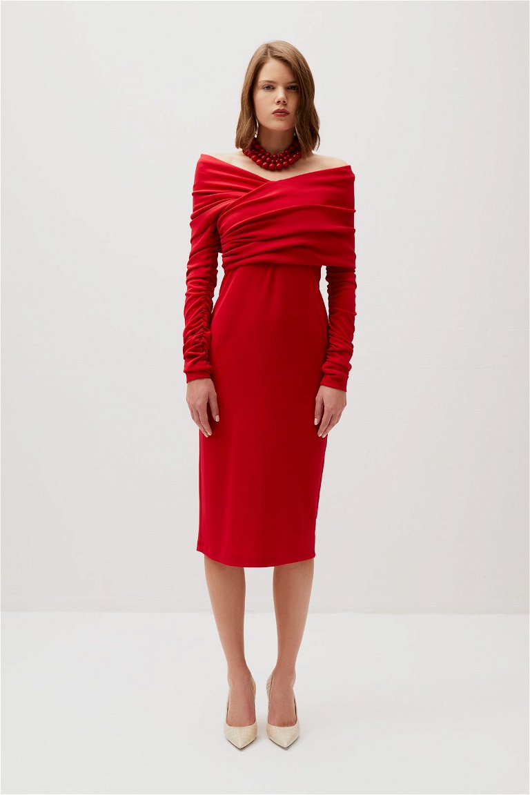 GIZIAGATE - Dilek Hanif Asimetrik Yaka Detaylı Dar Kesim Kırmızı Tasarım Elbise