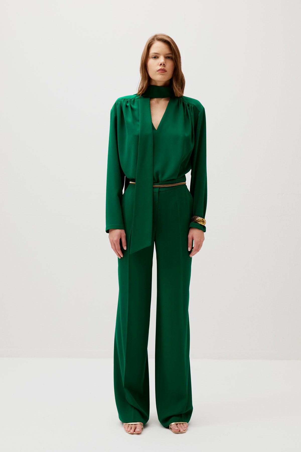 Dilek Hanif Yaka Bağlama Detaylı Yeşil Tasarım Bluz