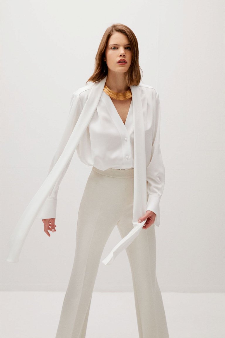 GIZIAGATE - Dilek Hanif Boyundan Bağlamalı Beyaz Tasarım Bluz