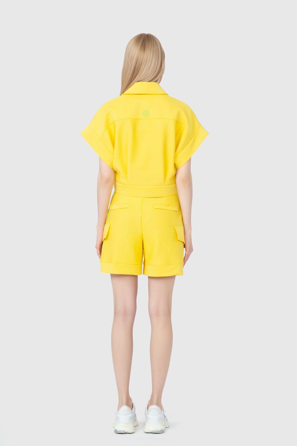 Nakış Logo Detaylı Çıtçıt Kapama Kısa Kol Sarı Ceket