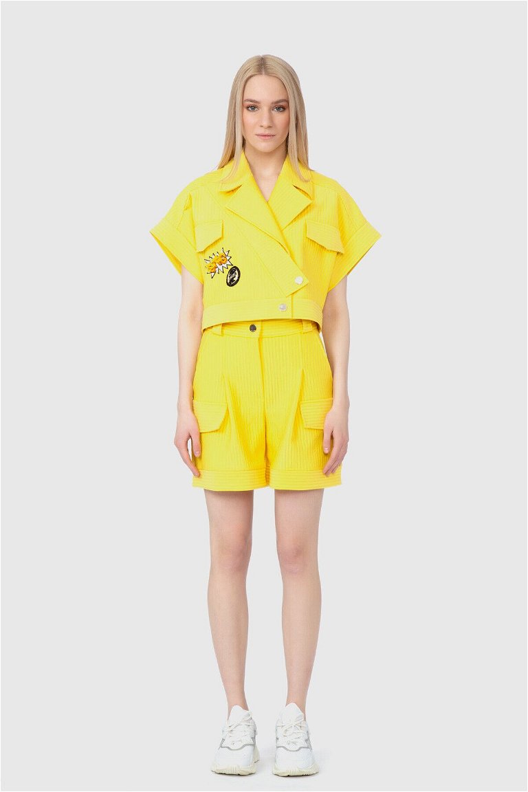  GIZIA SPORT - Nakış Logo Detaylı Çıtçıt Kapama Kısa Kol Sarı Ceket