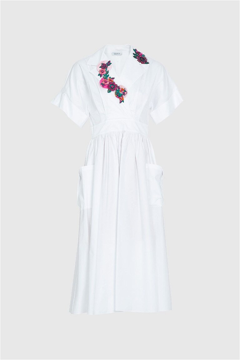  GIZIA - Yakası Çiçek İşleme Detaylı Volan Etekli Beyaz Elbise