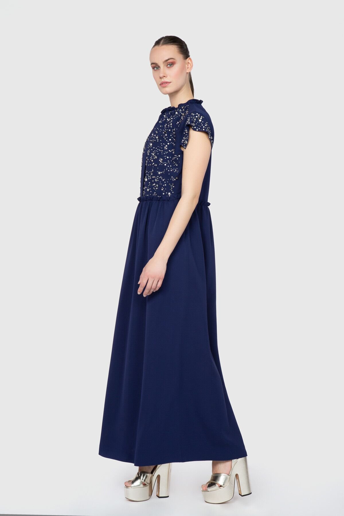 Dice Kayek İşlemeli Kol Bant Detaylı Uzun Mavi Tasarım Elbise