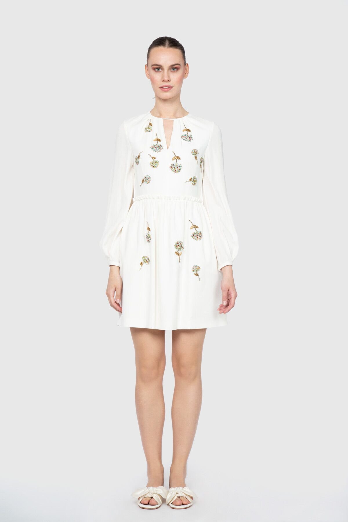 Dice Kayek Yırtmaç Yaka Detaylı Mini Beyaz Tasarım Elbise