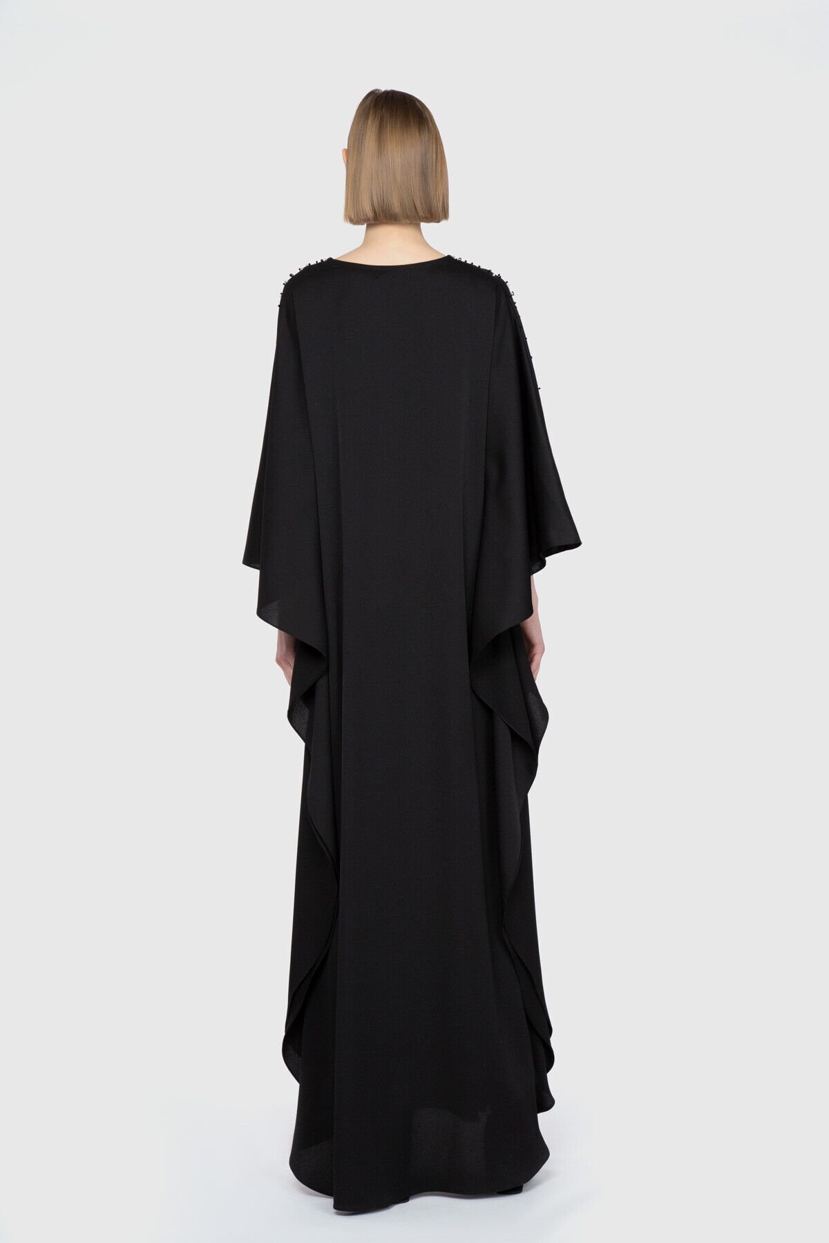 Nihan Peker V Yaka Geniş Kesim Uzun Tasarım Elbise