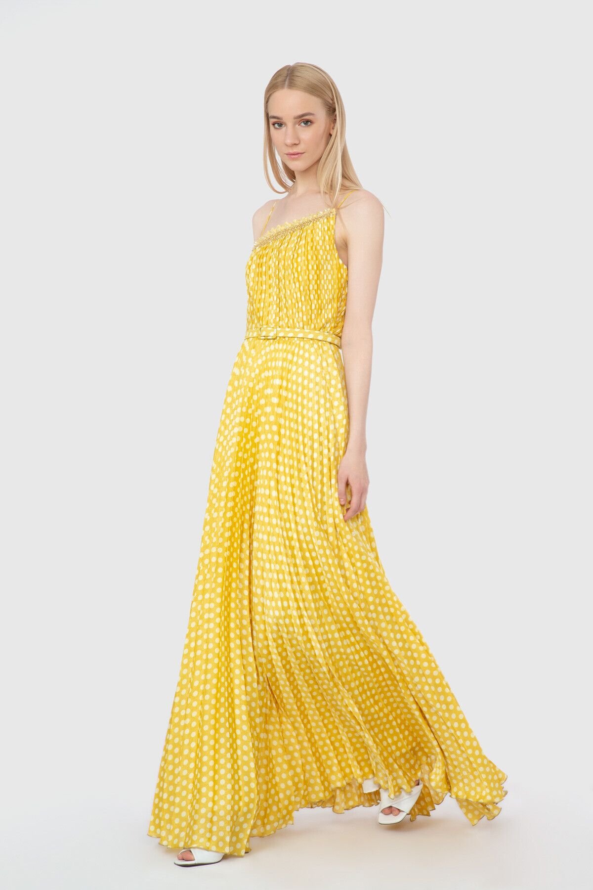 Askılı Piliseli Şerit Aksesuarlı Sarı Elbise