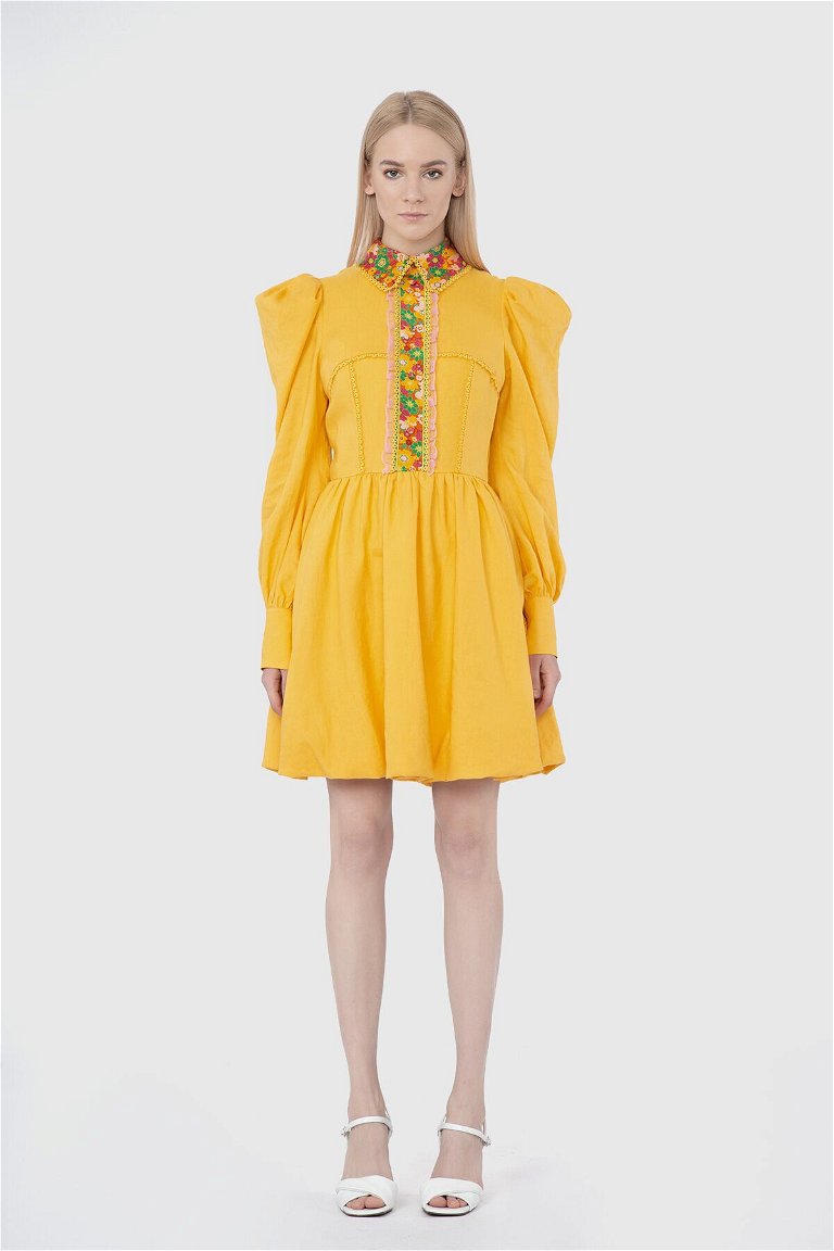 GIZIA - Yakası Desen İşlemeli Sarı Elbise