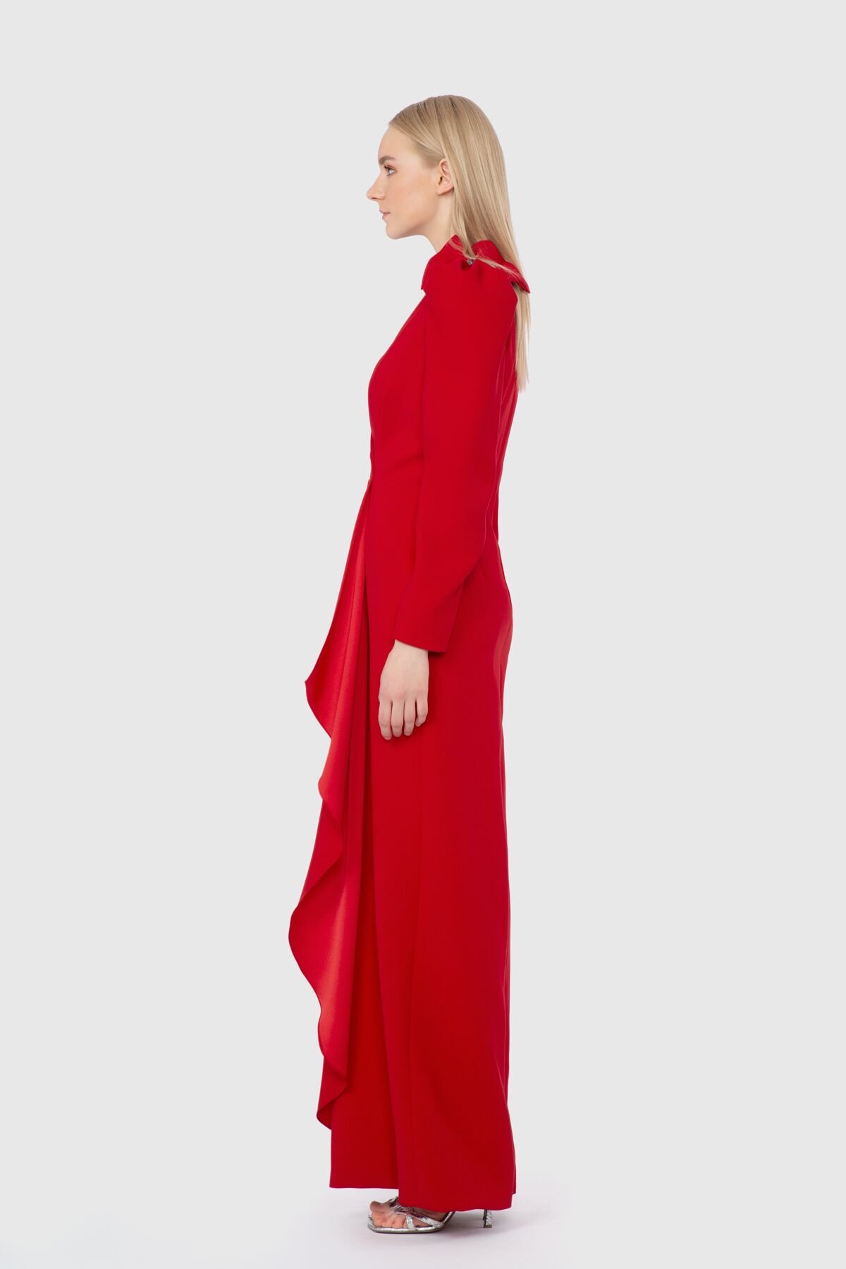 Yakası Taş Detaylı Uzun Kırmızı Elbise