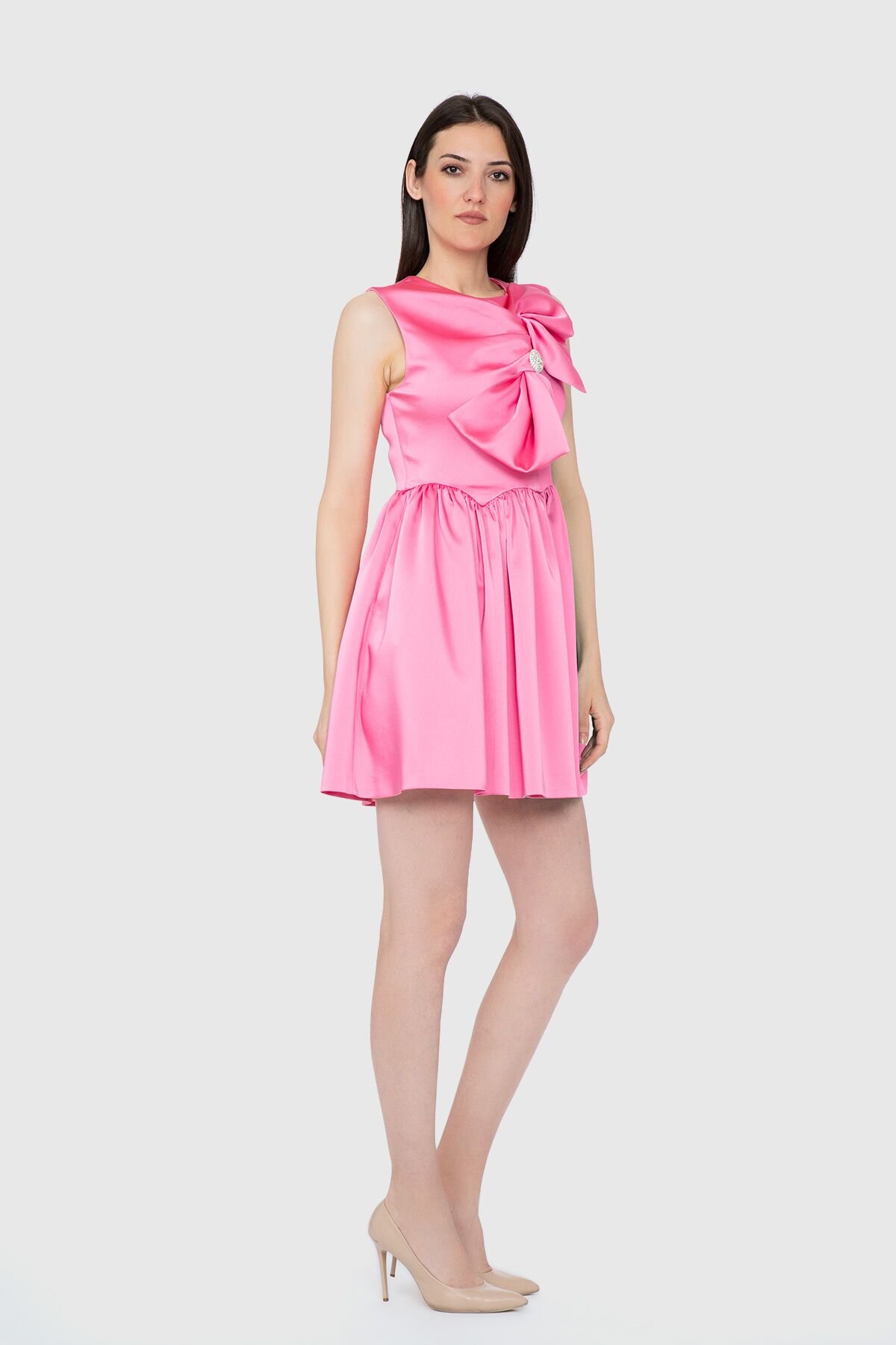 Accessory Detailed Pleated Mini Pink Dress