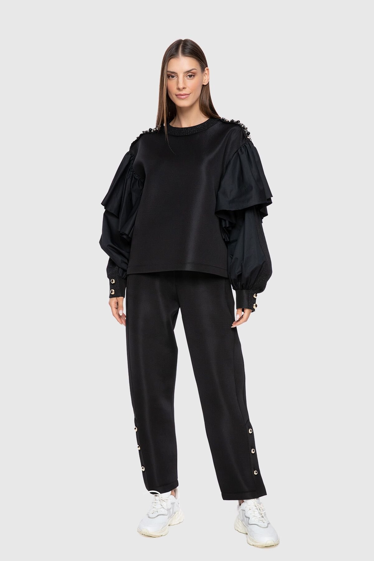 Volan Detaylı İşlemeli Siyah Sweatshirt