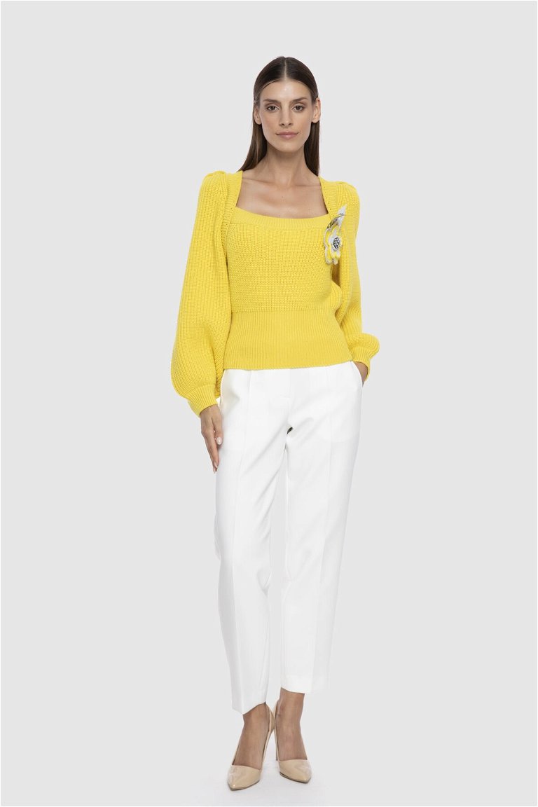 GIZIA - Brooch Detailed Square Collar Yellow Crop Jumper