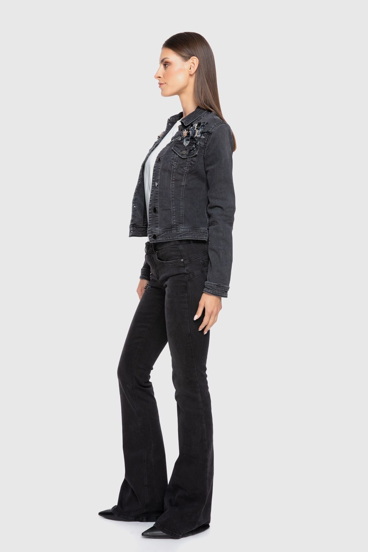 Boncuk İşleme Detaylı Siyah Jean Ceket