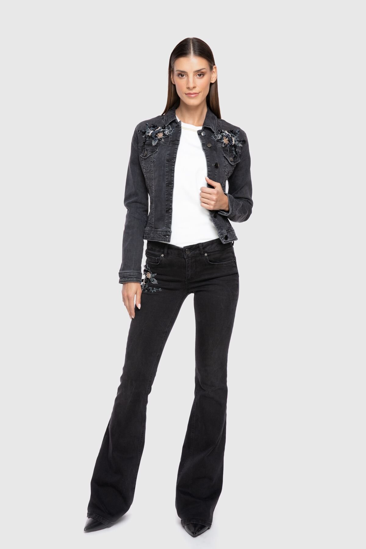 Boncuk İşleme Detaylı Siyah Jean Ceket