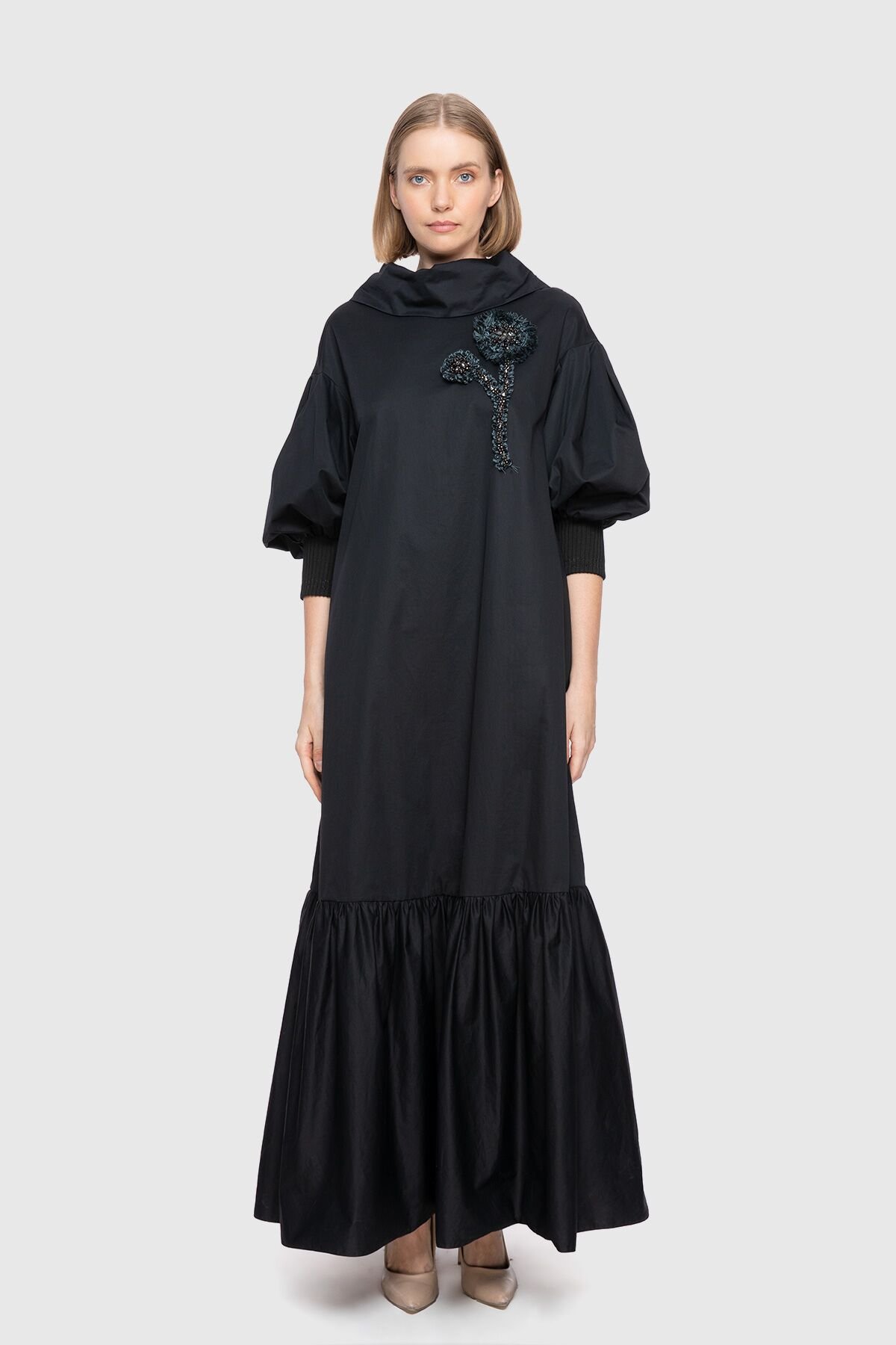 Aplike Nakış İşlemeli Uzun Siyah Poplin Elbise