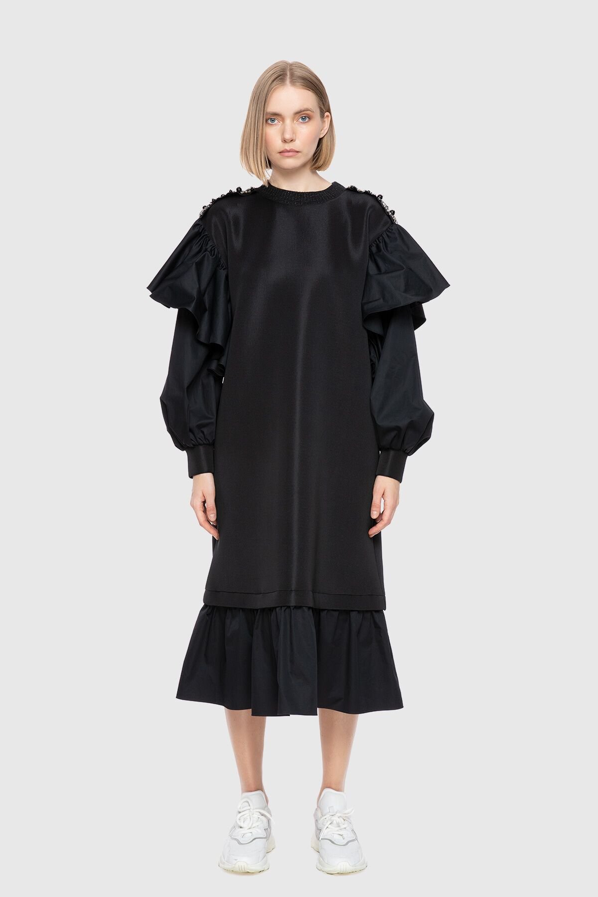 Volan Detaylı Hacimli Kol Siyah Elbise