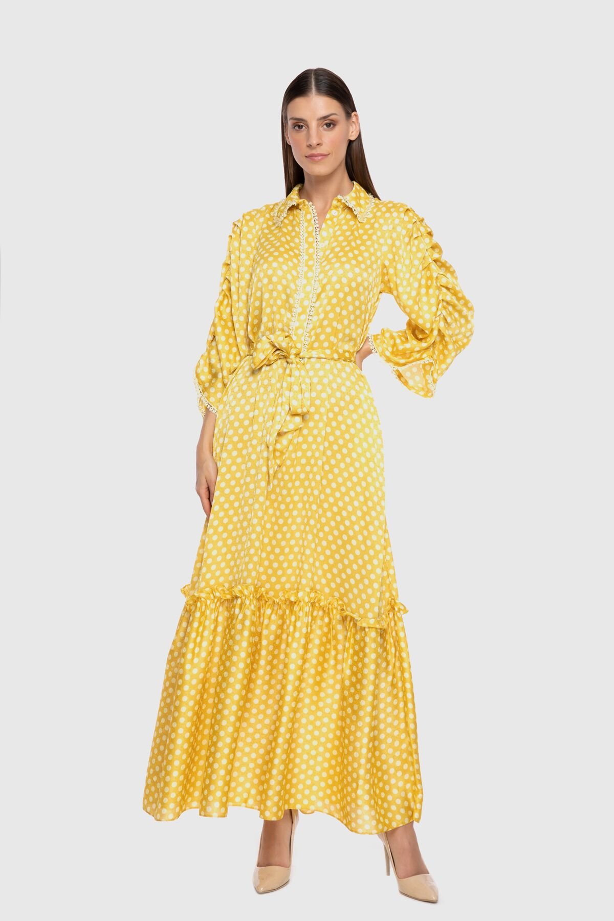 Kolları Pili Detaylı Uzun Puantiye Desenli Sarı Elbise