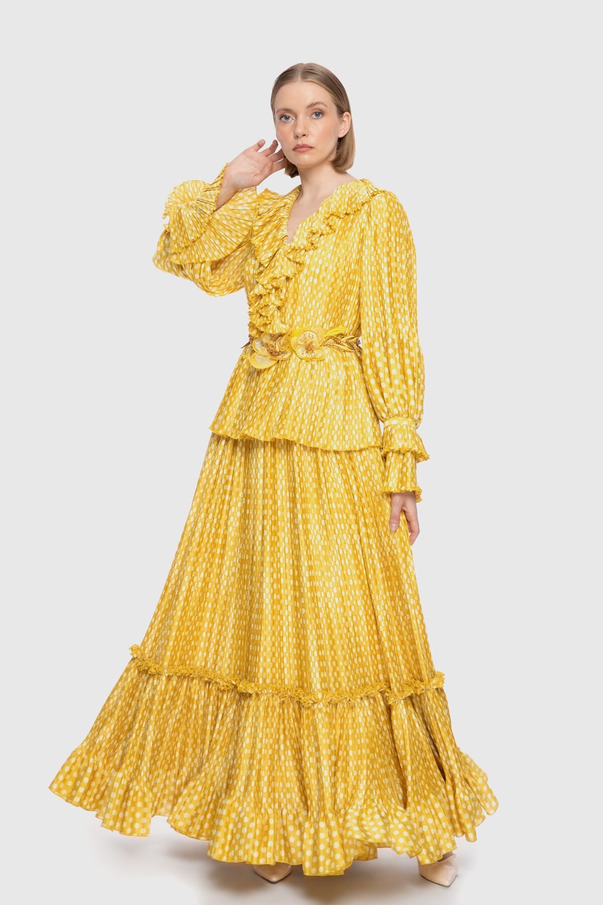 Çiçek Kemer Aksesuarlı Uzun Puantiye Desenli Sarı Elbise