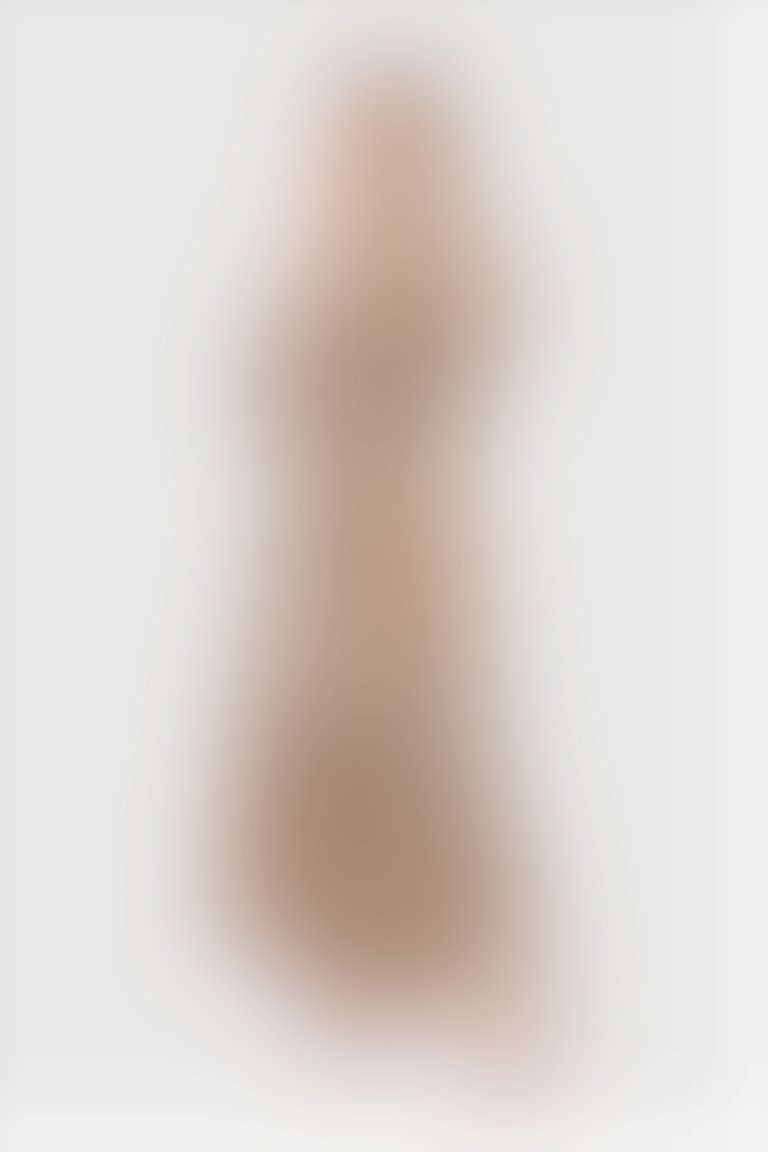 Kare Desenli Volan Detaylı Broşlu Uzun Kahverengi Elbise