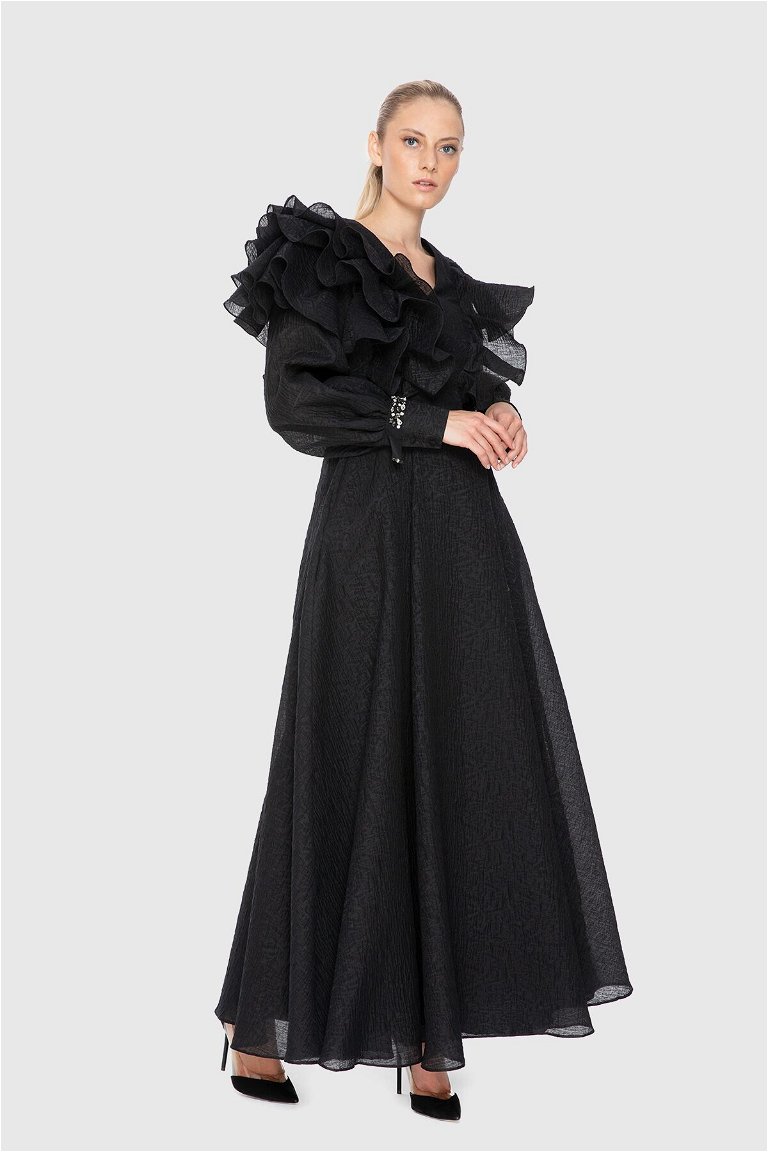 GIZIA - V Yaka Omuzları Volan Detaylı Uzun Siyah Elbise