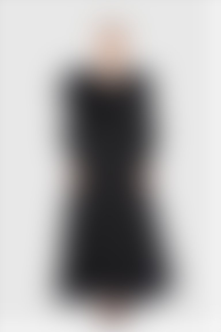 V Yaka Omuzları Volan Detaylı Uzun Siyah Abiye Elbise