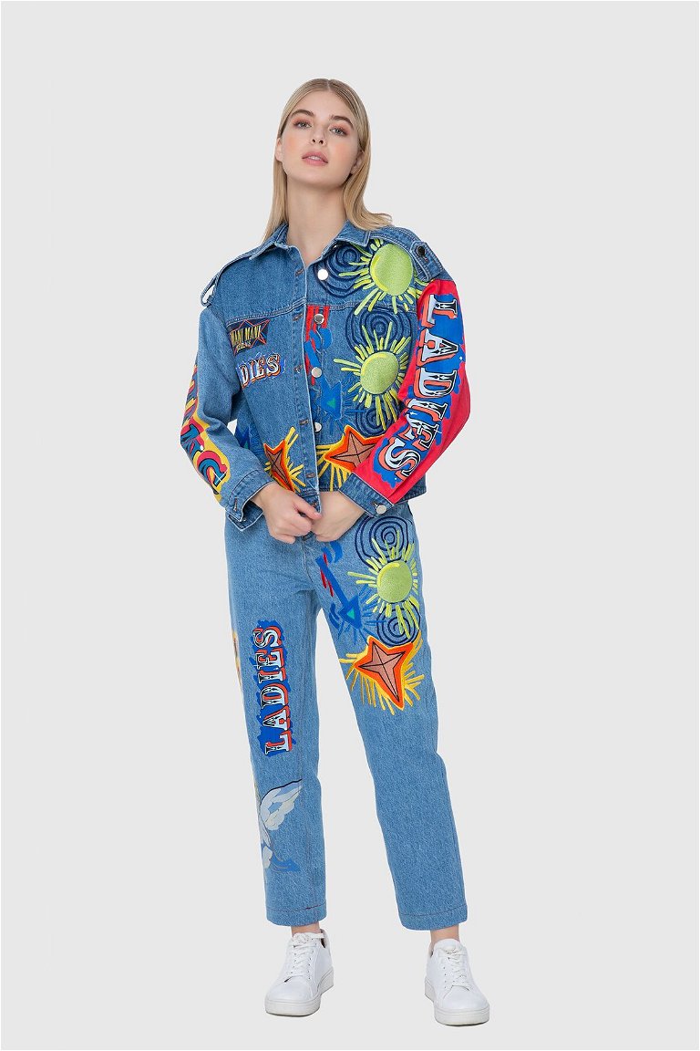 MANI MANI - Color Printing And Embroidery Detailed Mom Jean