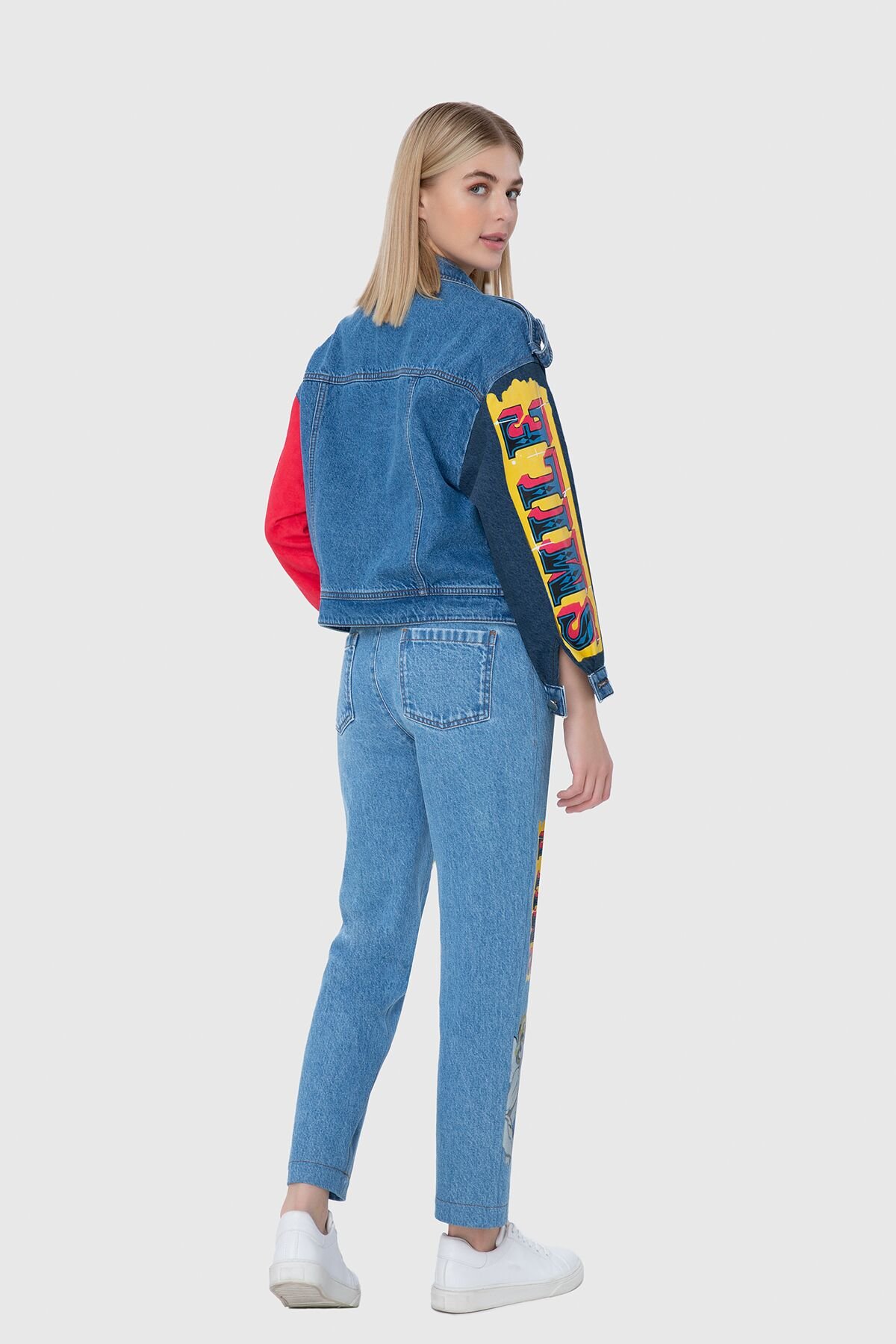 Jakron Ve Renkli Nakış Detaylı İki Renk Jean Ceket