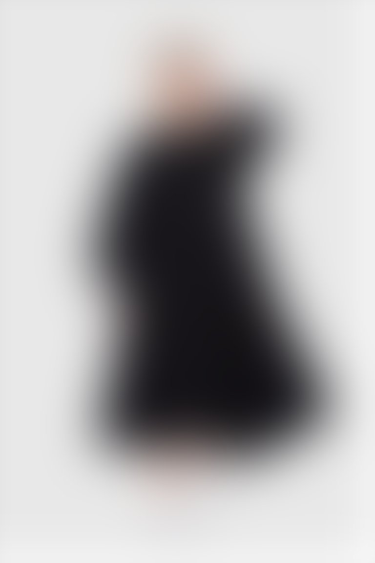 Desenli Triko Yaka Ve Manşet Detaylı Baldır Boy Siyah Elbise