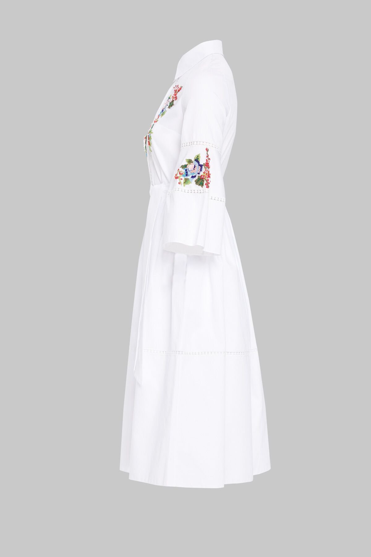 İşleme Detaylı Uzun Beyaz Elbise