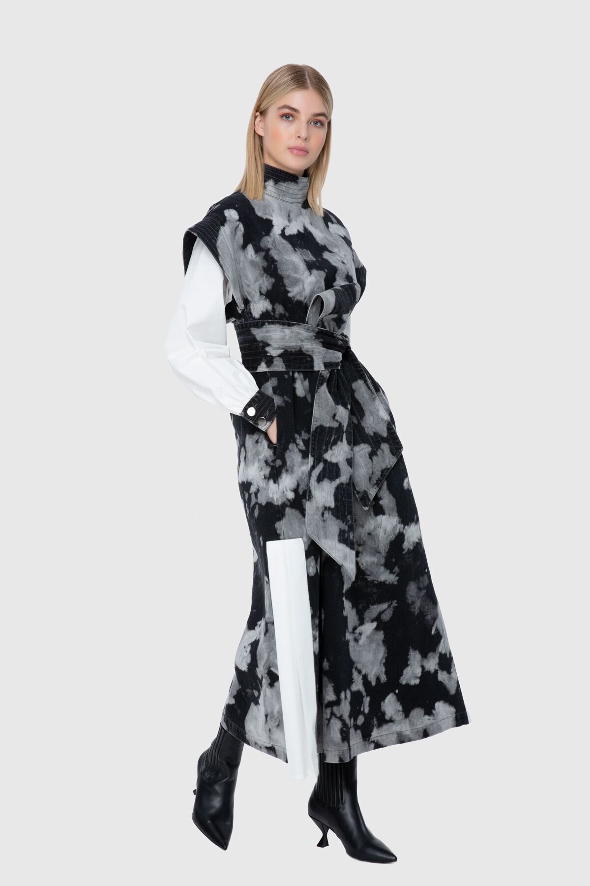Jakron Detaylı Kontrast Batik Yıkamalı Jean Elbise