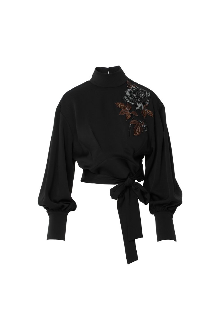 GIZIA - İşlemeli Çiçek Aplikeli Siyah Crop Bluz
