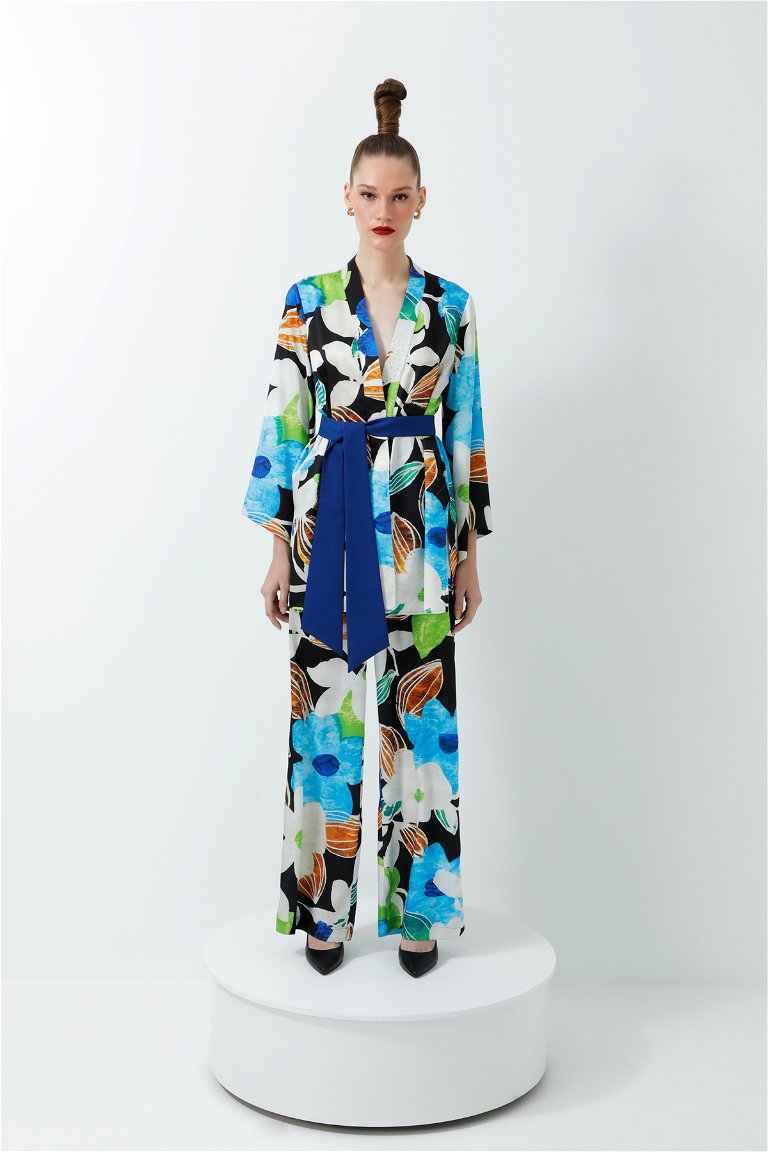 KIWE - Black Kimono Suit With Comfortable Cut Trousers With Colorful Floral Pattern